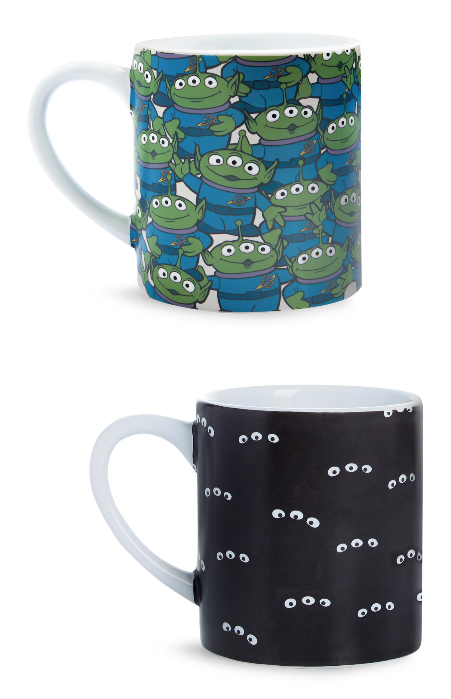 Skodelica z vesoljčki iz Sveta igrač, ki ob stiku s toploto spremeni barvo