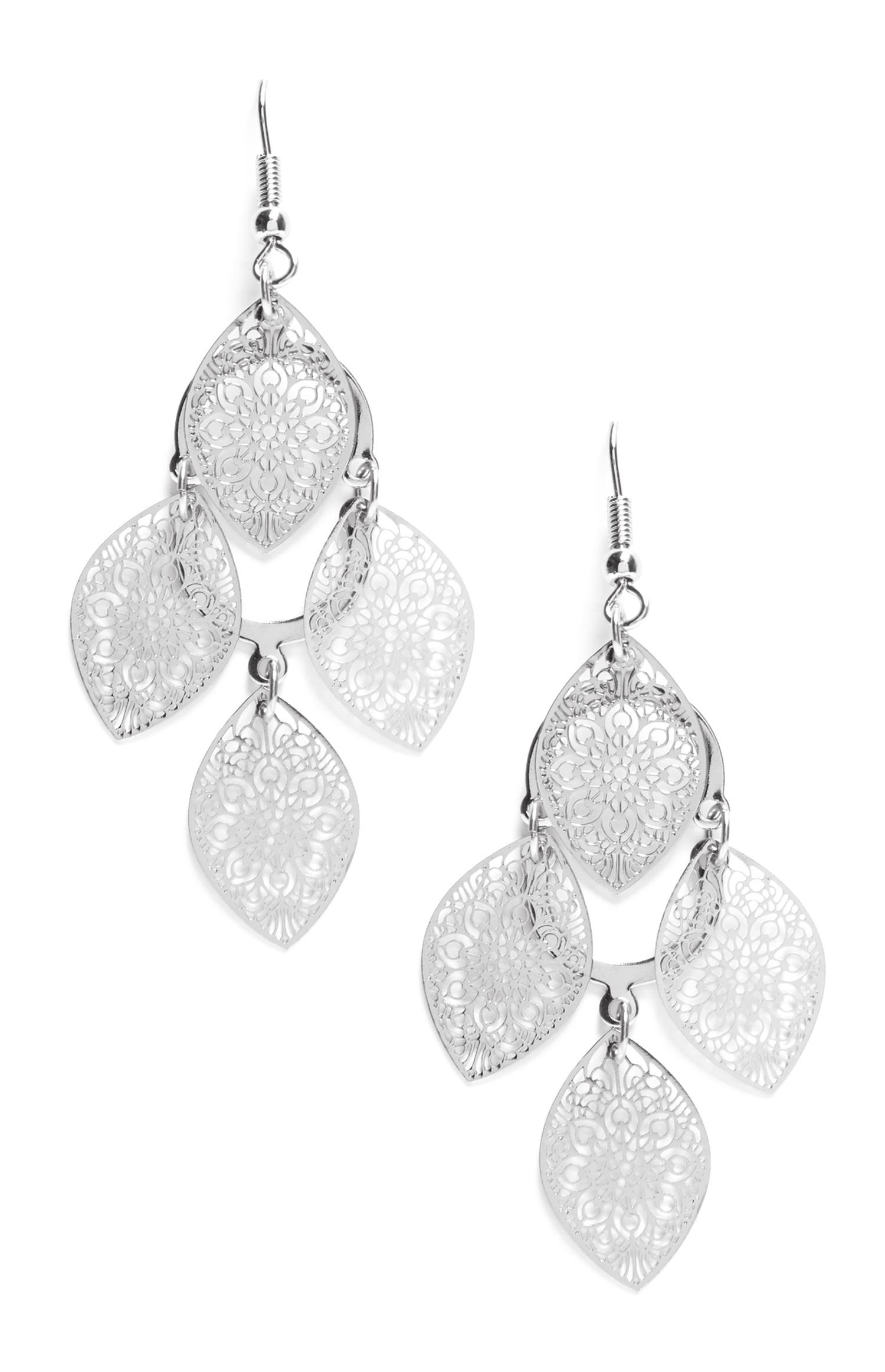 Pendants d'oreilles argentés à feuilles en filigrane