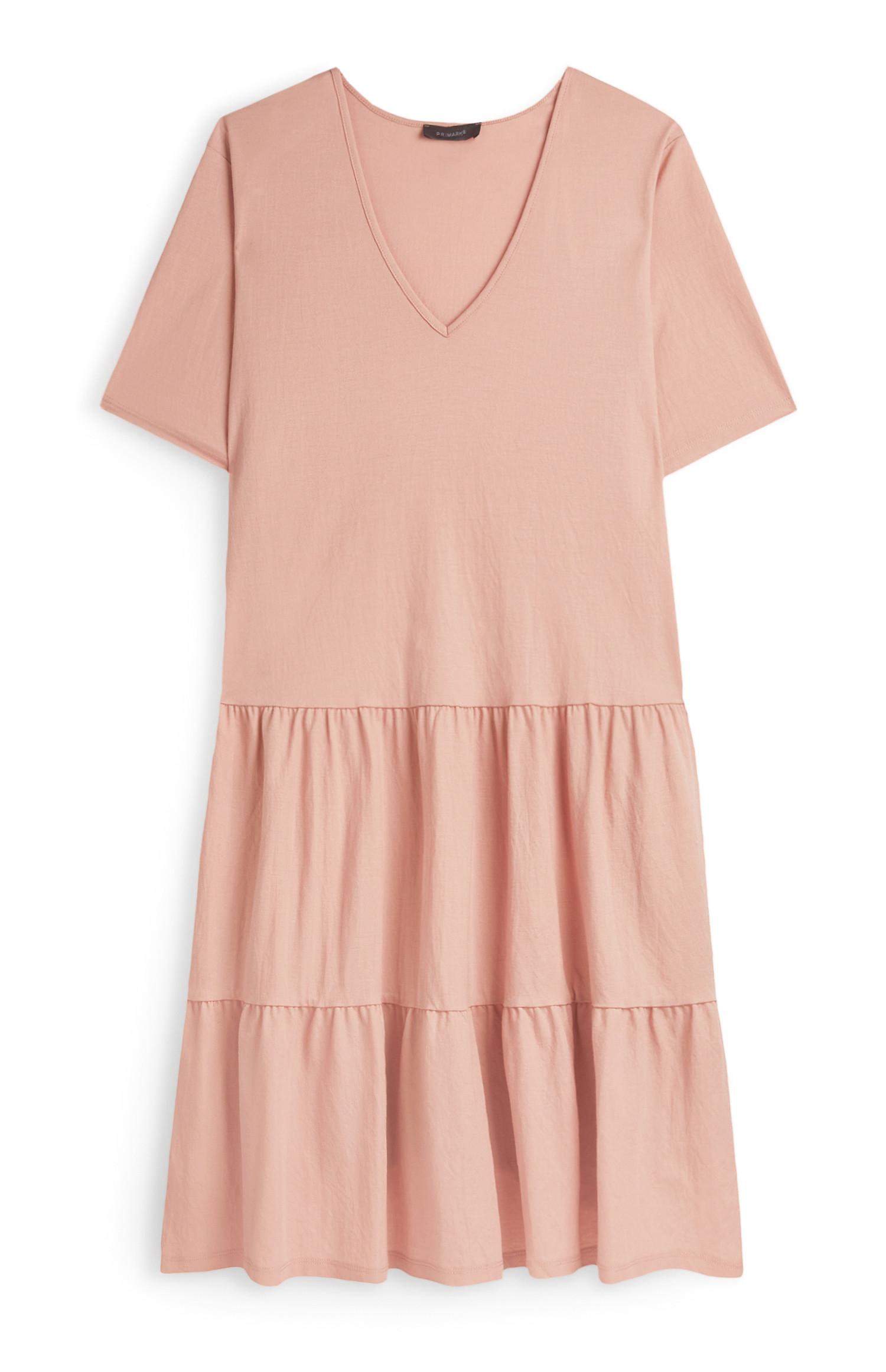 Rožnata mini krojena obleka z V-izrezom