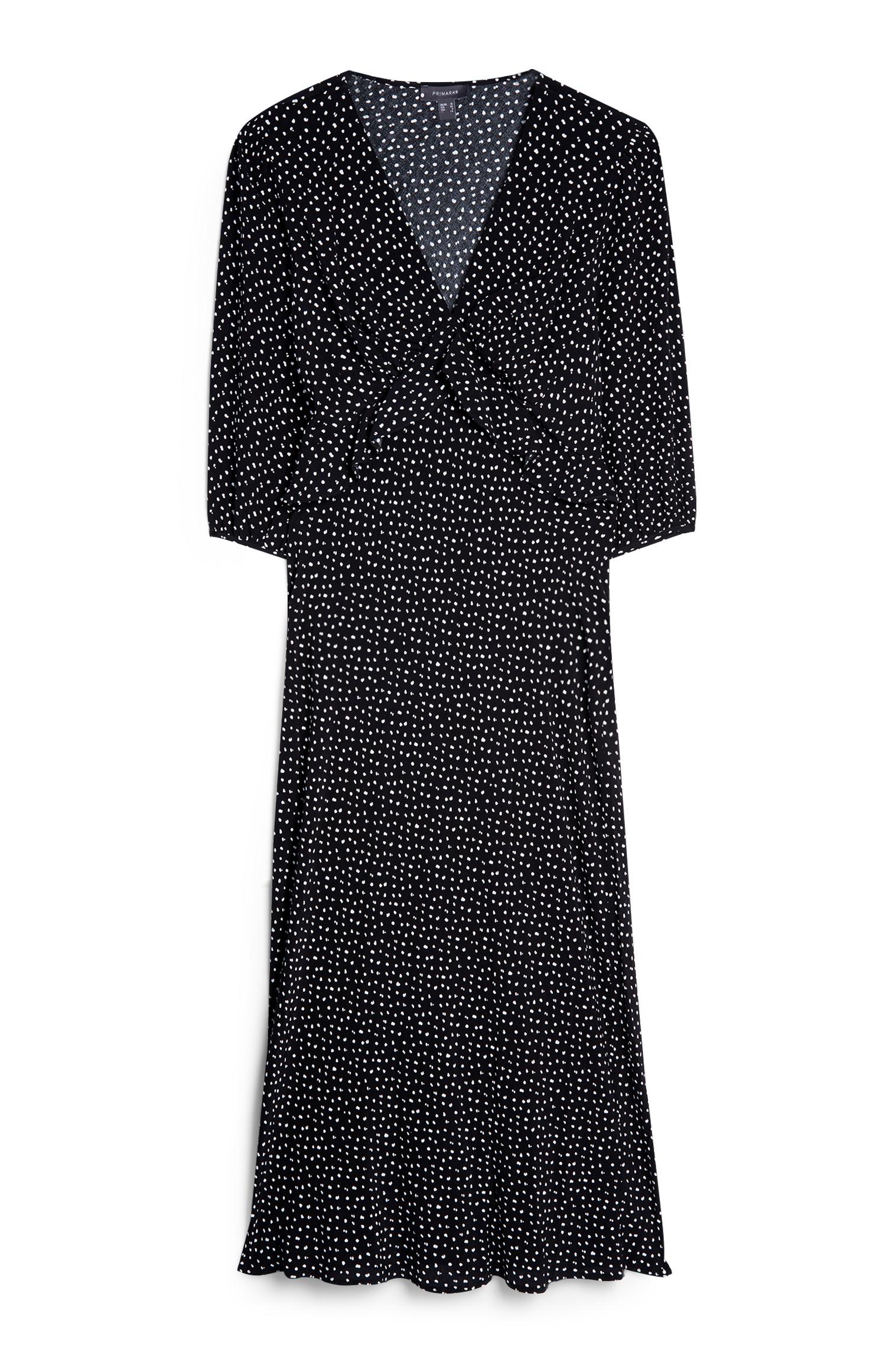 Robe noir et blanc ruchée, à superpositions et col en V