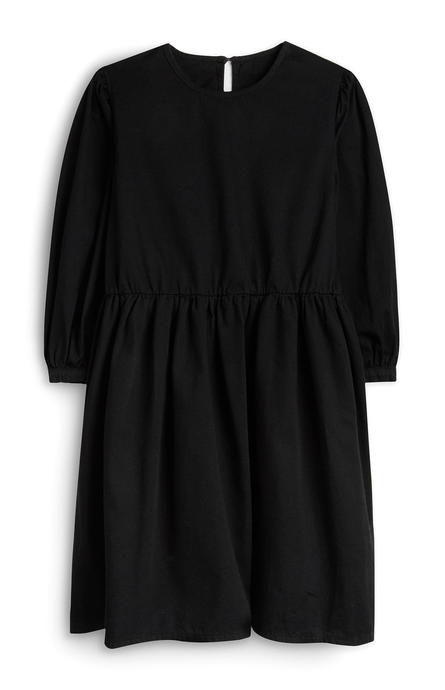 Robe noire à manches bouffantes