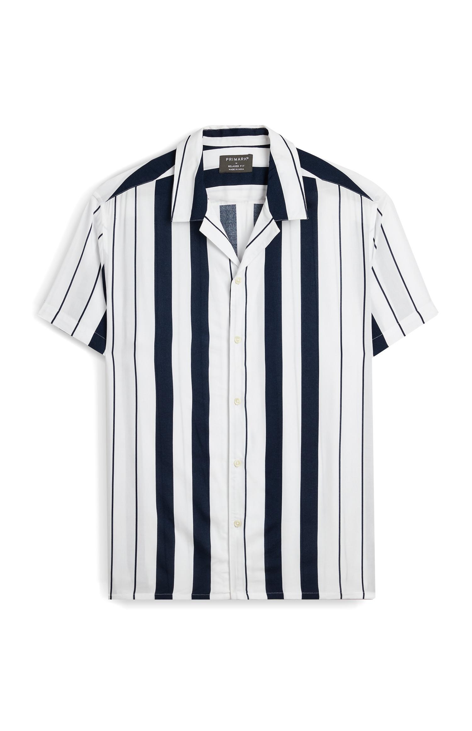 Camisa manga curta riscas branco e azul-marinho