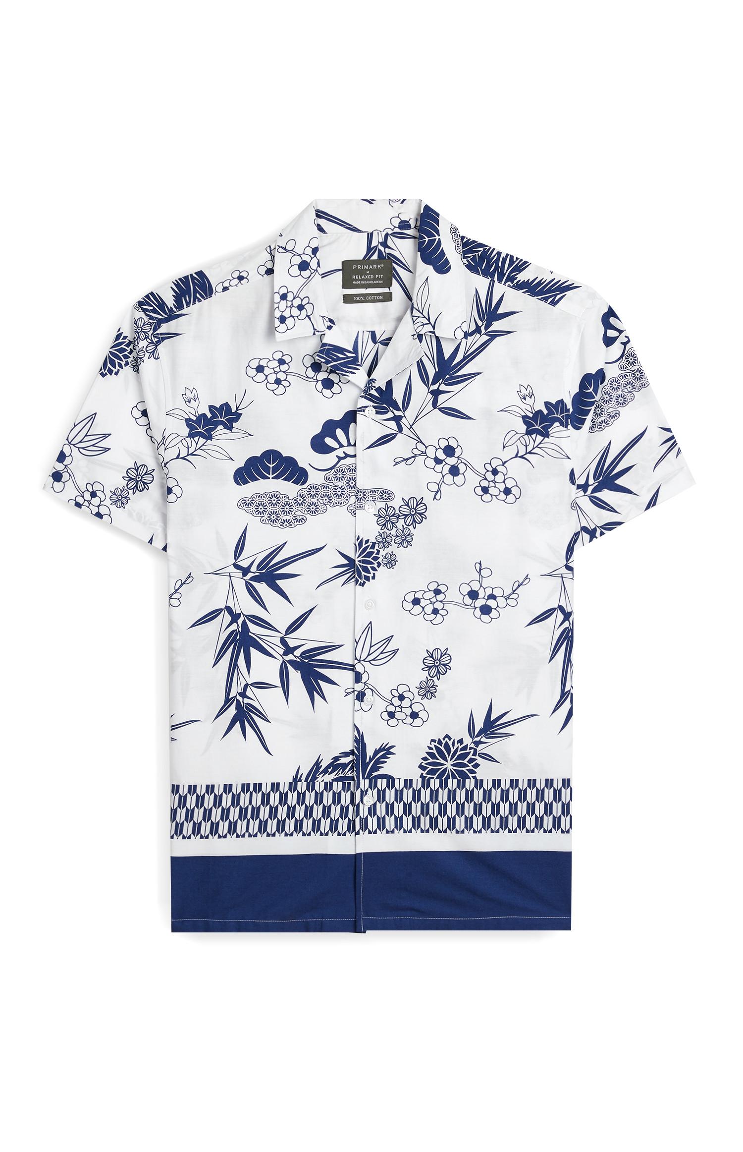 Camisa manga curta padrão floral branco e azul