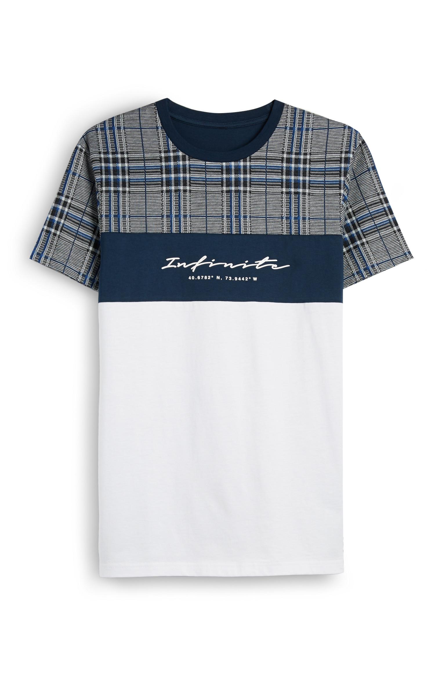 T-shirt nera e bianca a quadri