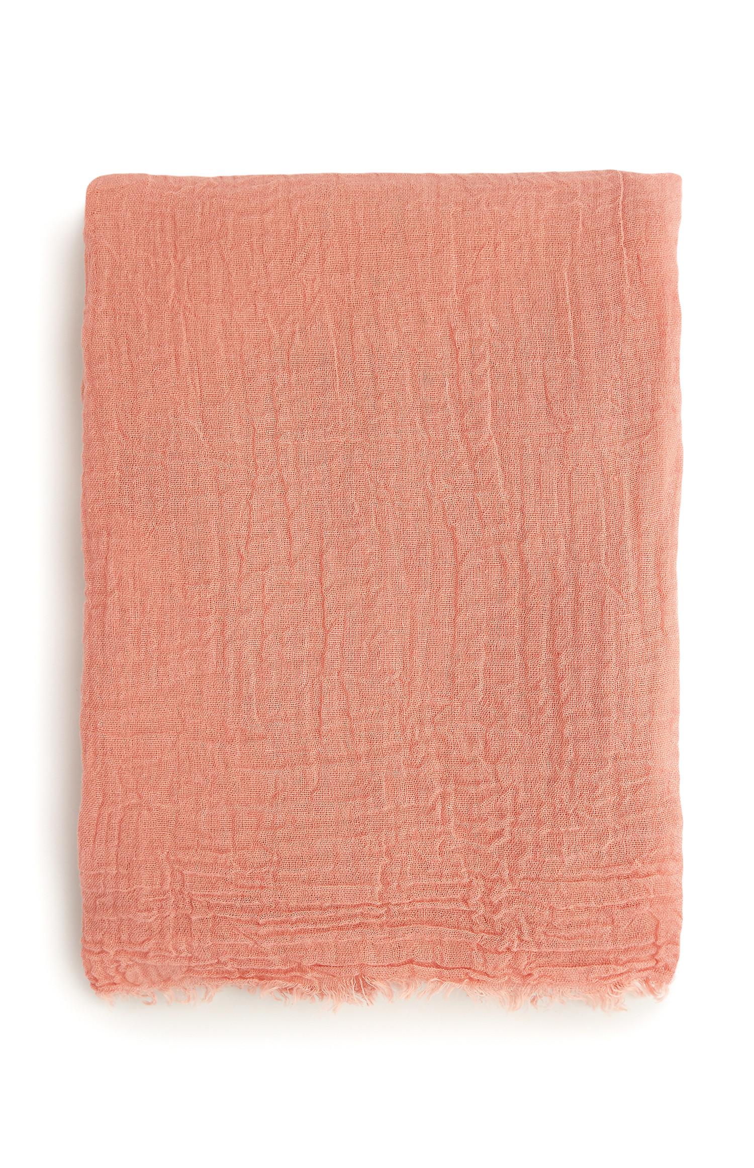 Écharpe rose poudré effilochée