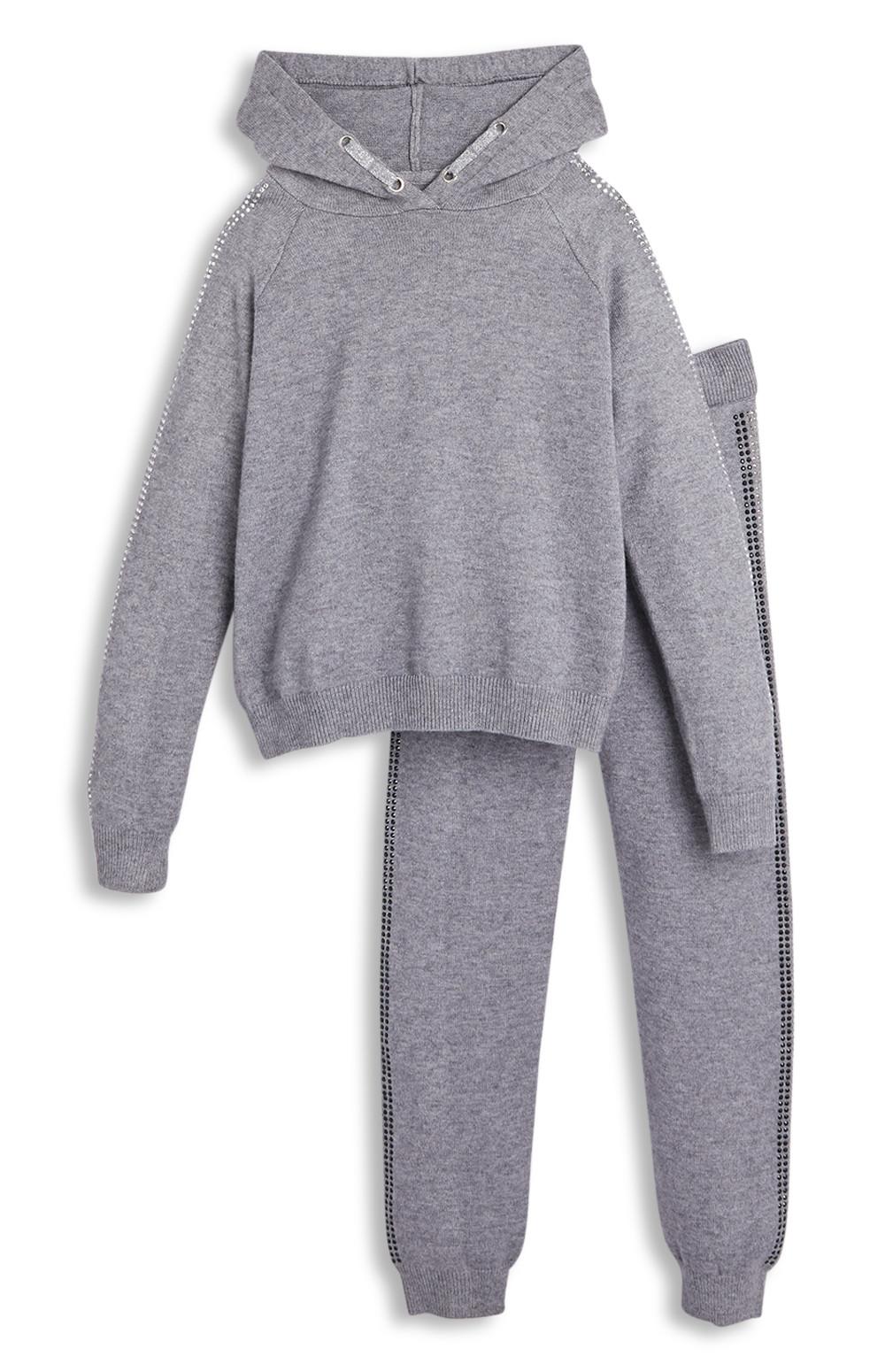 Hoodie und Jogginghose in Grau mit Strasssteinen