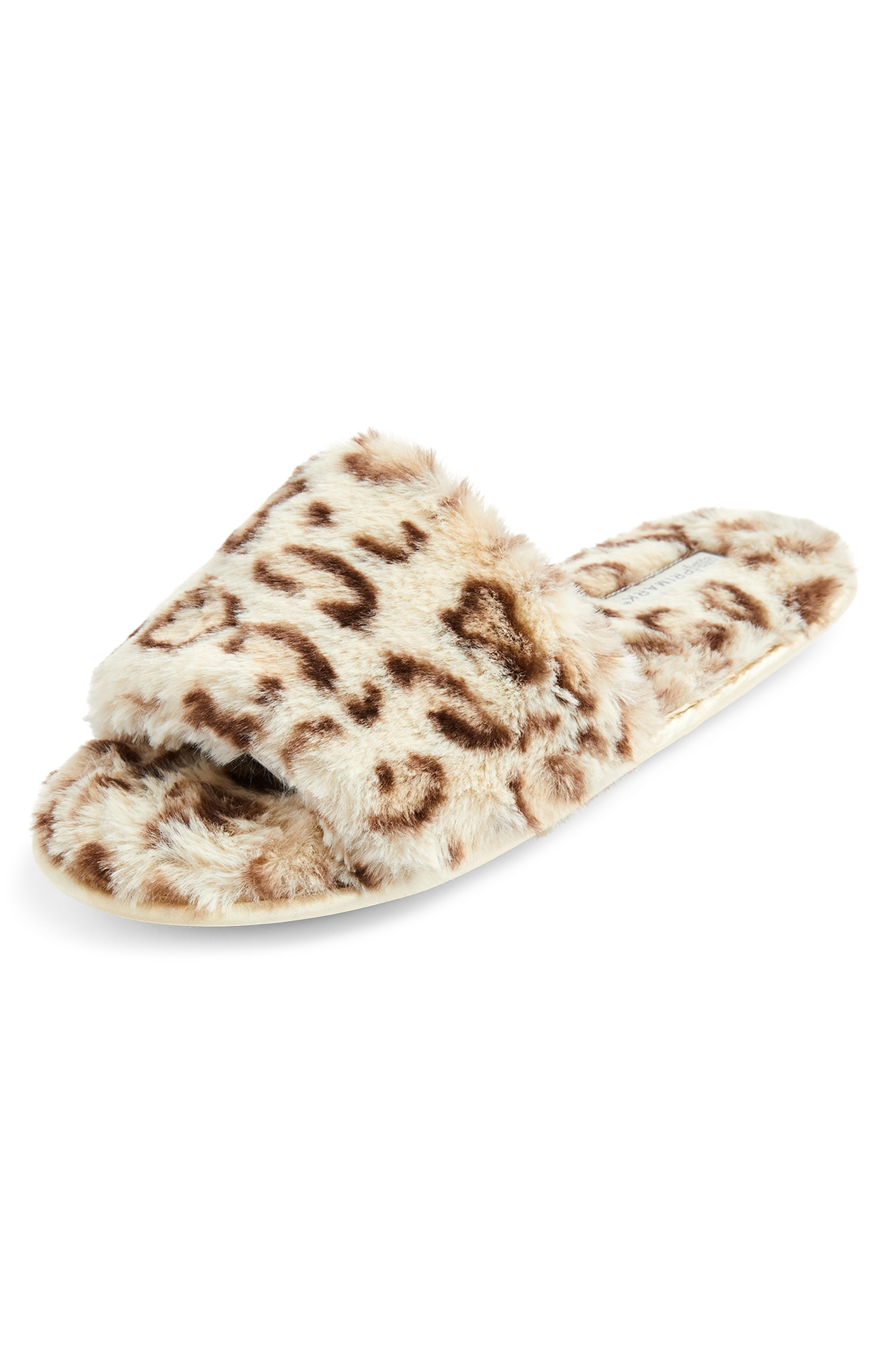 Featured image of post Women&#039;s Fluffy Slippers Uk / Shop the top 25 most popular 1 at the best prices!