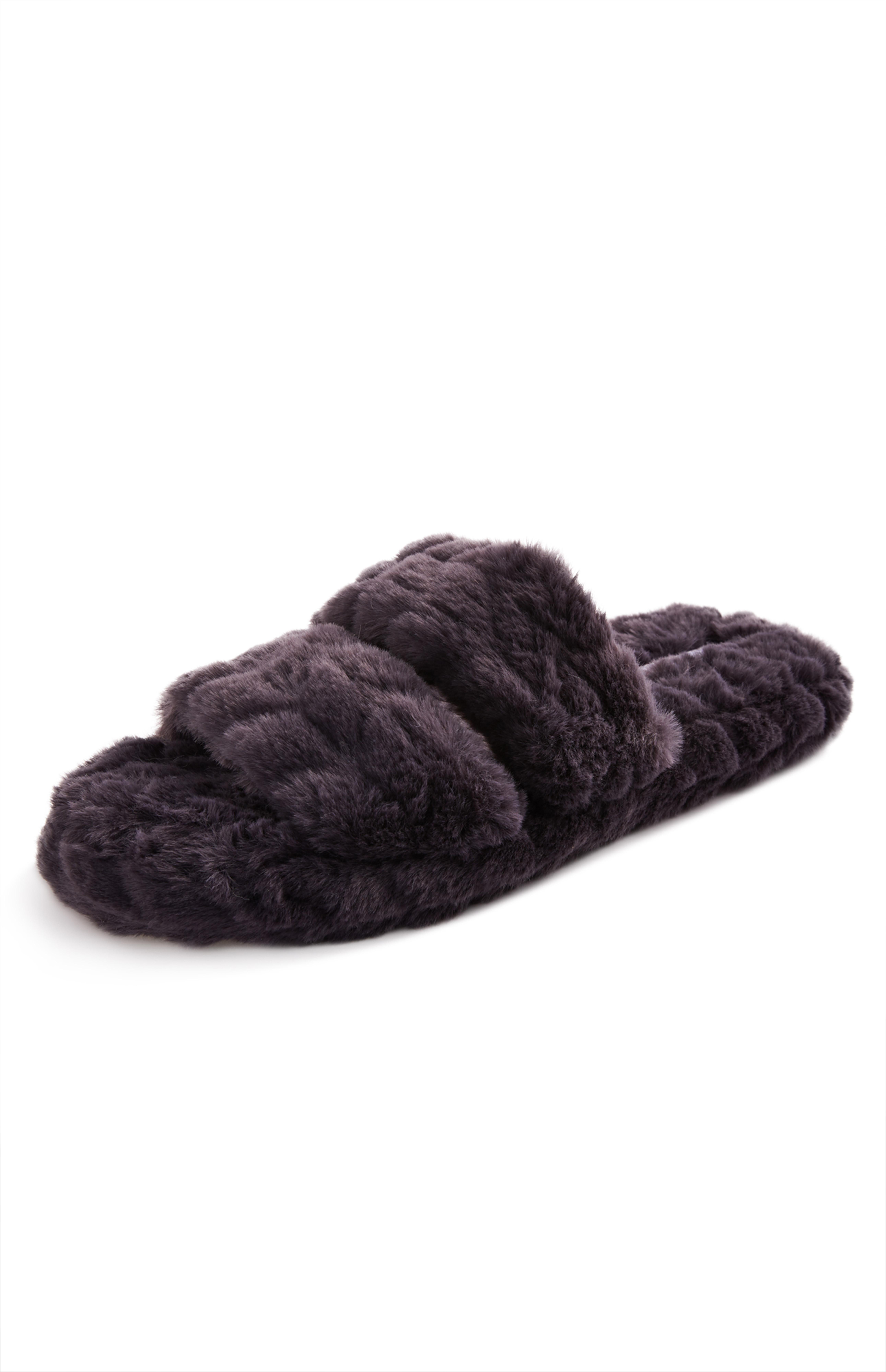 black slippers primark