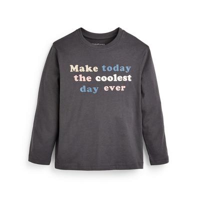 Camiseta gris marengo de manga larga con texto para niño pequeño