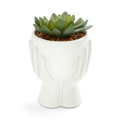 Macetero blanco de cerámica con forma de manos y planta artificial