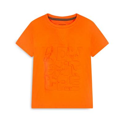 T-shirt arancione con scritta lavorata da bambino