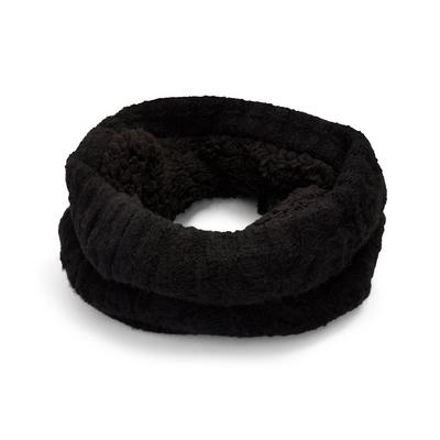 Schwarzer Loop-Schal mit Fleecefutter