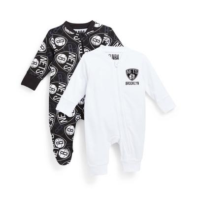 „NBA“ Schlafanzug in Schwarz/Weiß für Neugeborene, 2er-Pack