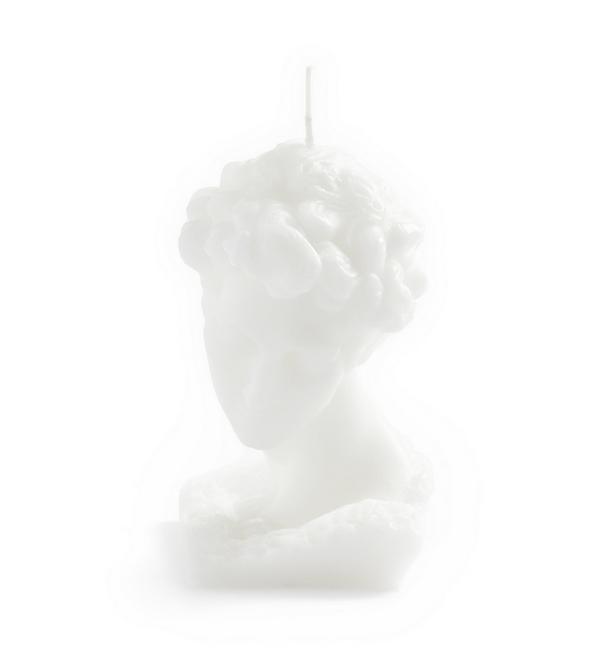 Bougie blanche en forme de tête sculptée