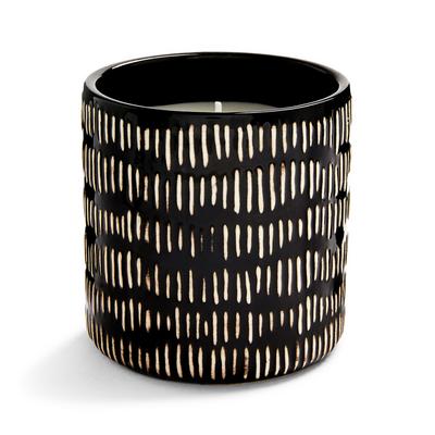 Vela en recipiente negro de cerámica con detalle de líneas
