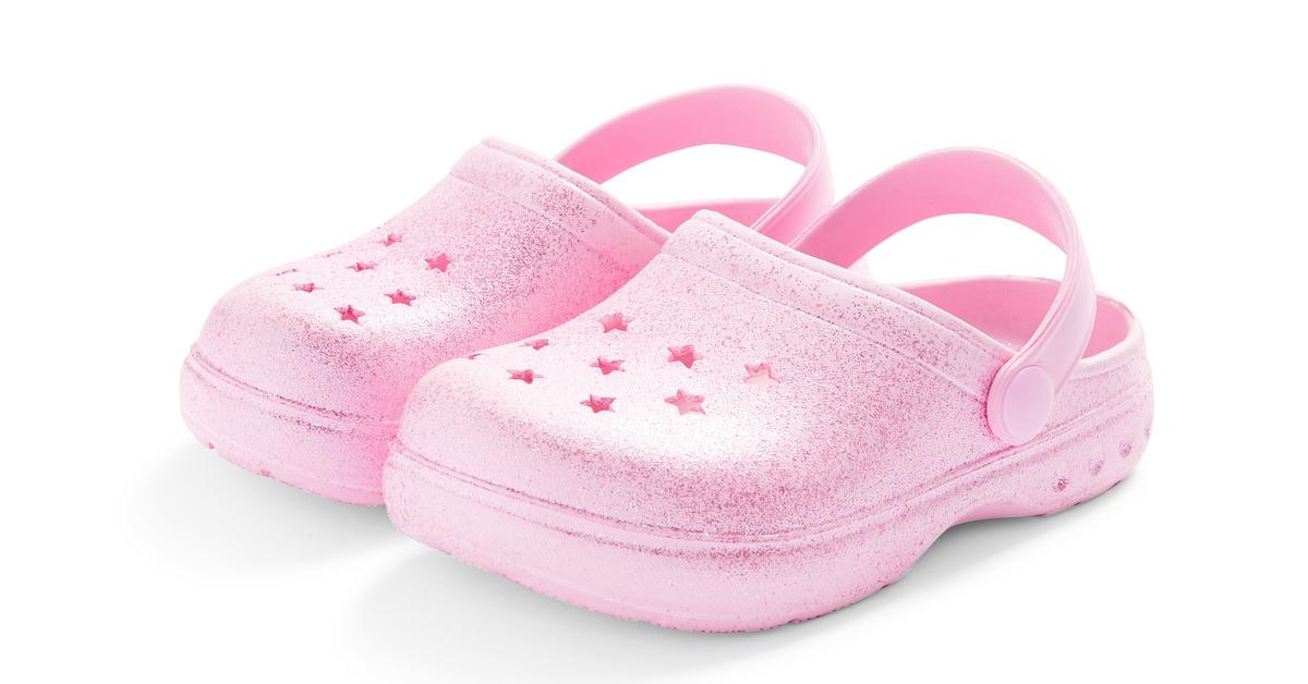 Zuecos rosas con purpurina niños pequeños | Zapatos para | Moda para niñas | Ropa para niños | los productos Primark | Primark España