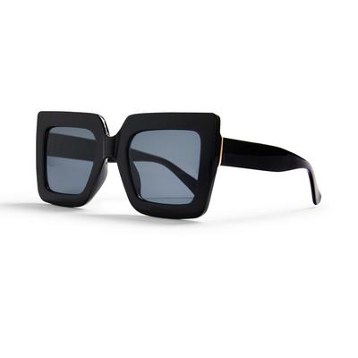 Zwarte zonnebril met vierkante glazen
