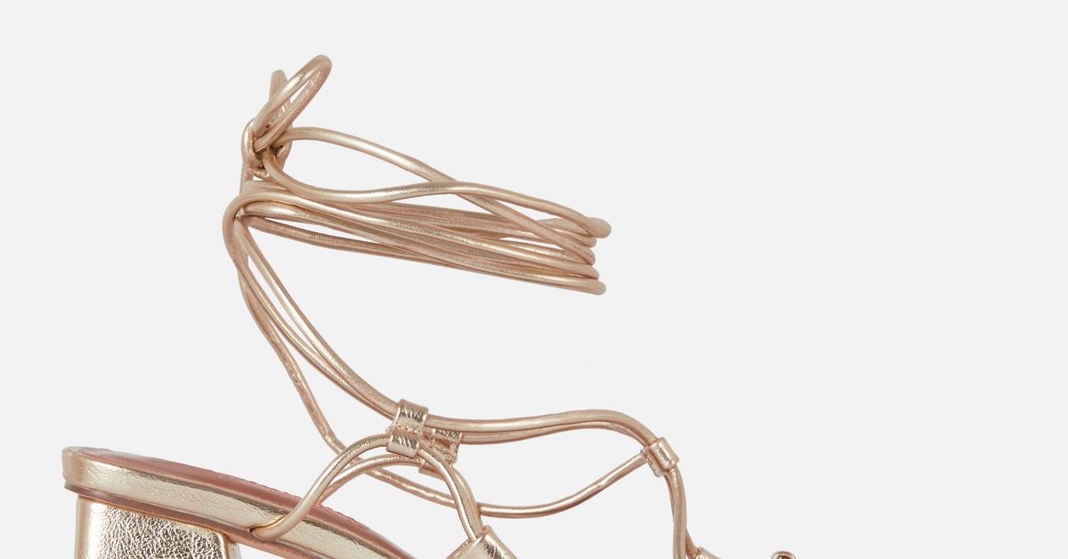Sandalias con tacón grueso y tiras | Tacones y cuñas | y botas para mujer | Nuestra línea de moda femenina | Todos los productos Primark Primark España