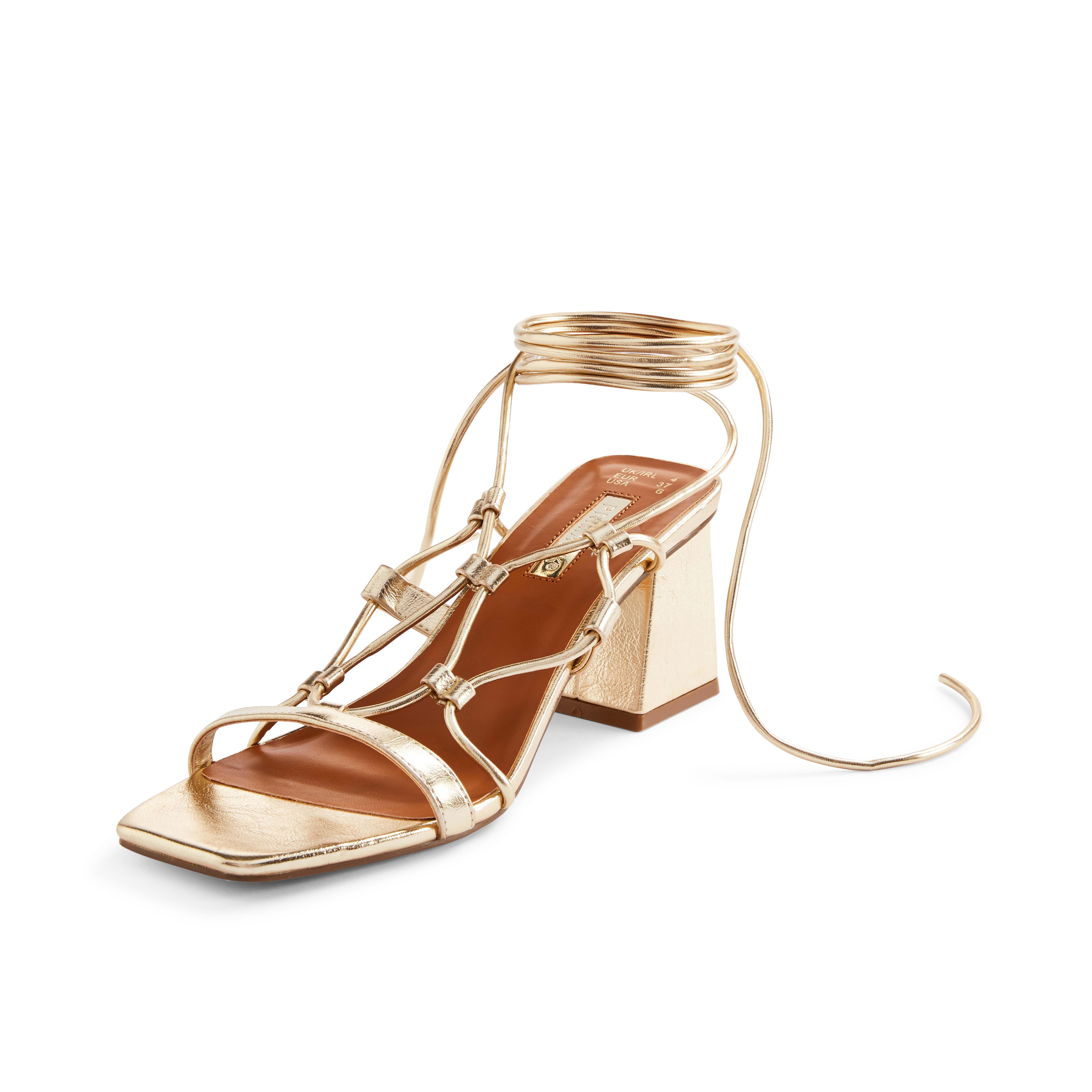 Sandalias destalonadas con tiras doradas y tacón grueso | Tacones y cuñas | Zapatos y botas para mujer | Nuestra de moda femenina | Todos los productos Primark Primark España
