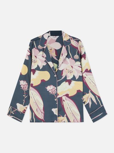 Camisa de pijama con botones y estampado de flores