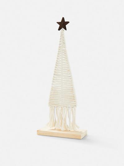 Adorno de macramé en forma de árbol de Navidad