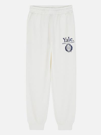 Pantaloni tip jogger cu imprimeu Yale