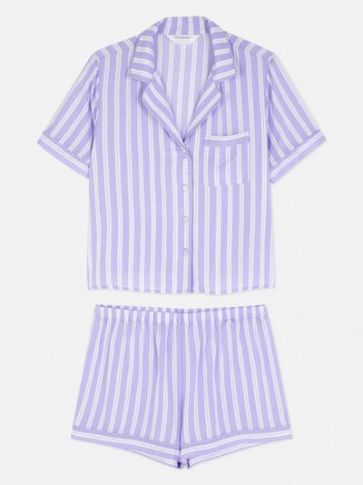 Pyjama met overhemd met korte mouwen en short